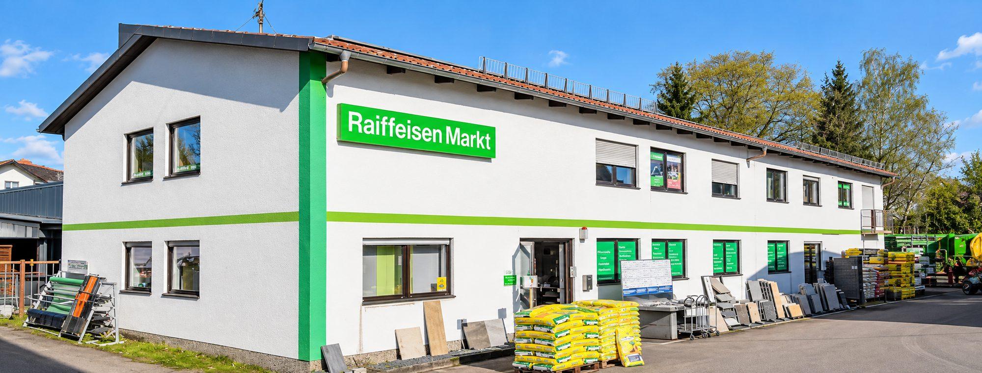 Der Raiffeisenmarkt Wiesbach in der Brühlstraße mit Außenausstellung