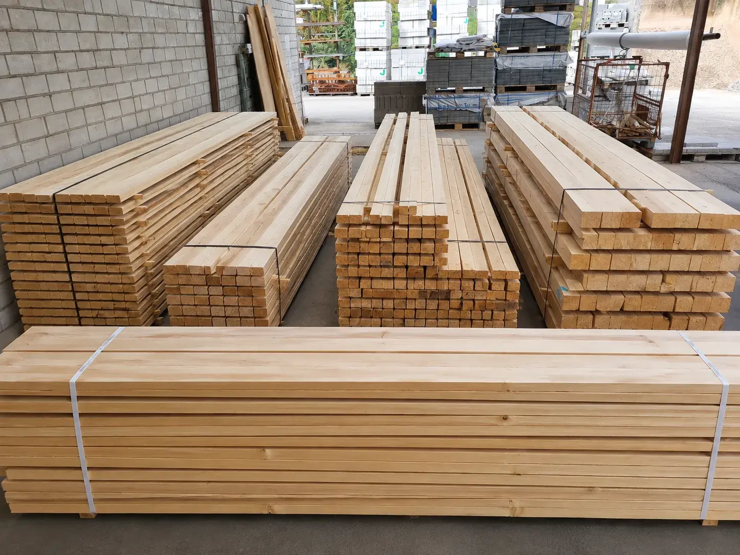 Bauholz im Raiffeisenmarkt Wiesbach